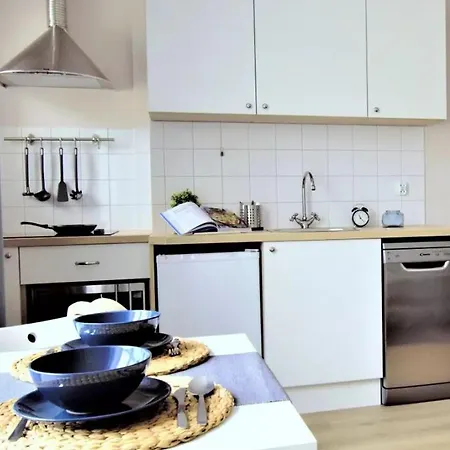 Stylish Two-bedroom In * Rome